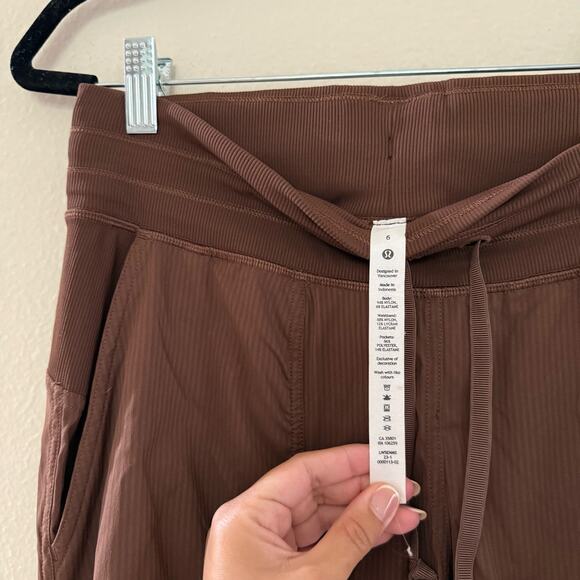 Lululemon Dance Studio Mid-Rise Jogger Roasted Brown SZ 6 - Picture 4 of 7